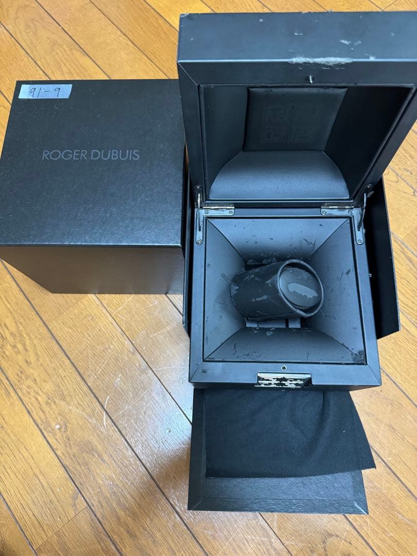 ロジェ・デュブイ空箱