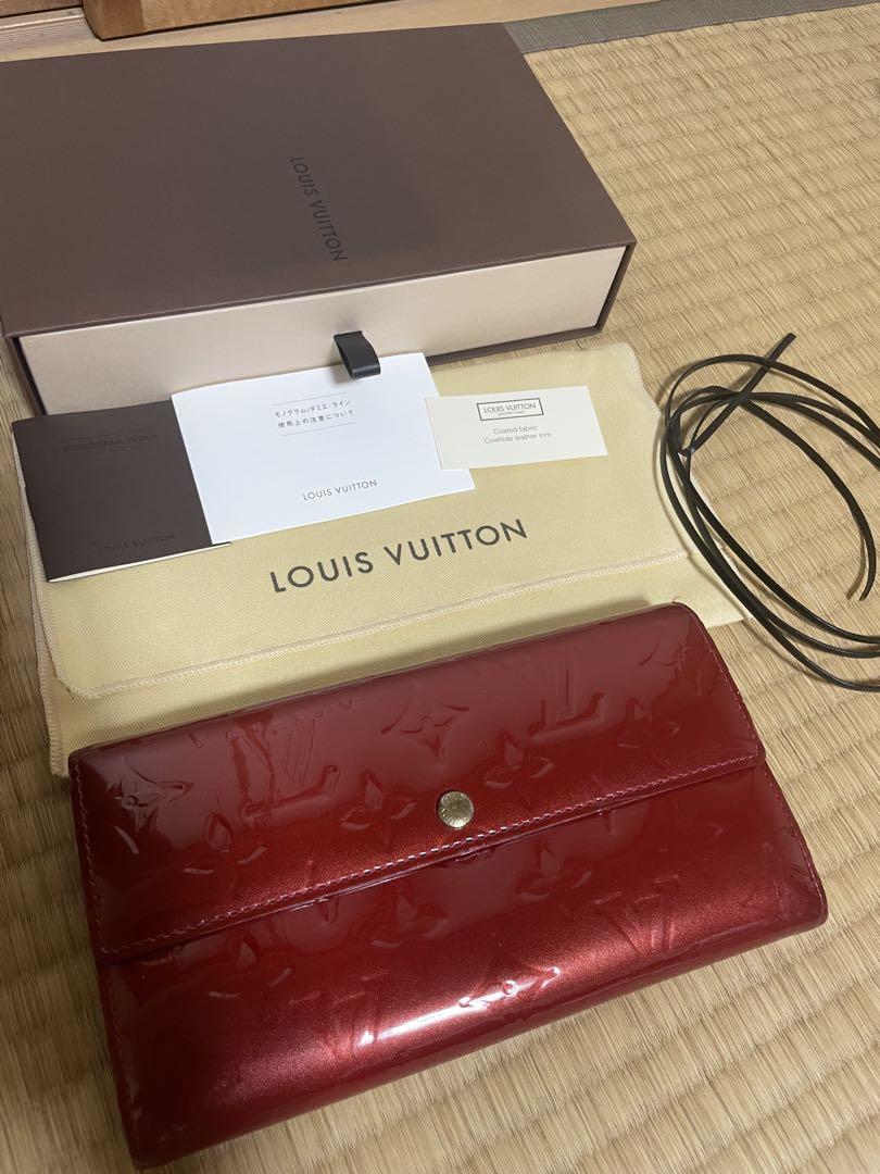 Louis Vuitton ルイヴィトン　ヴェルニ　サラ　レッド 長財布 LOUIS VUITTONレッド 長財布 ポルトフォイユ サラ ヴェルニ