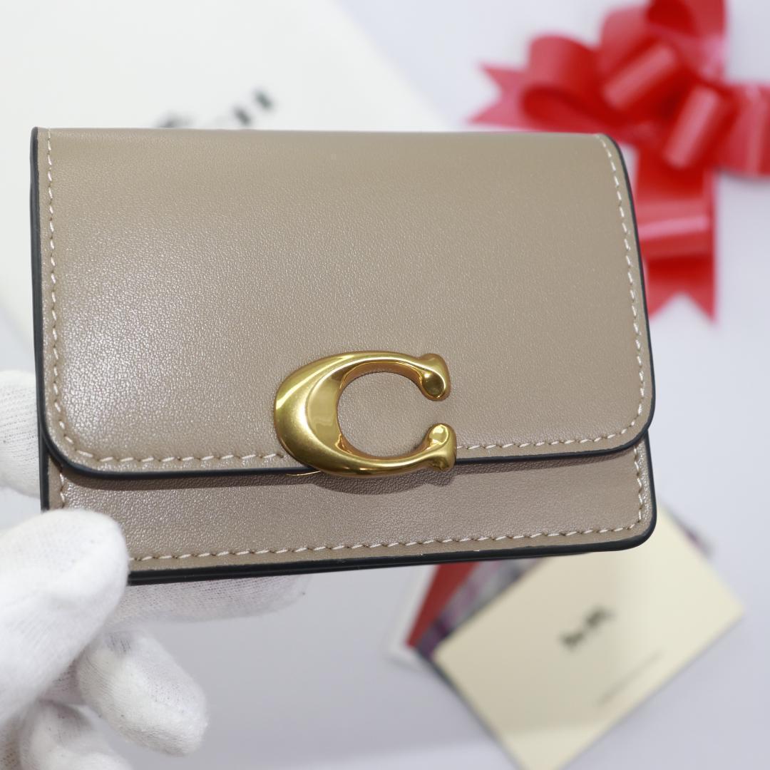 未使用　COACH コーチ 折り財布 新品・未使用】COACH コーチ 折り財布 - 折り財布新品 通販