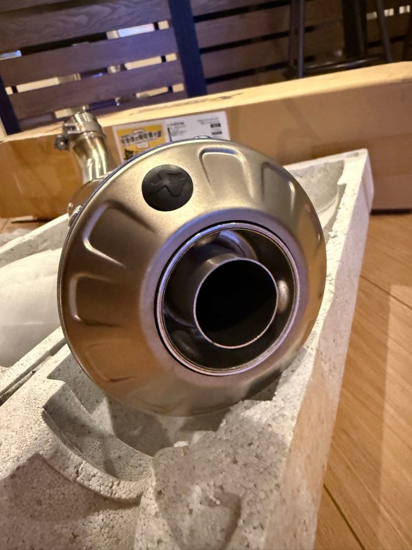 AKRAPOVIC マフラー 軽い傷あり