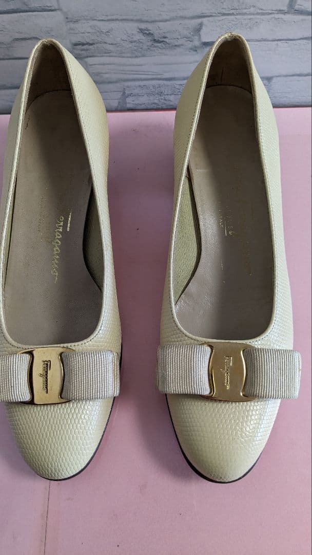 値下げ！　Salvatore Ferragamo フェラガモ ヴァラ リボン