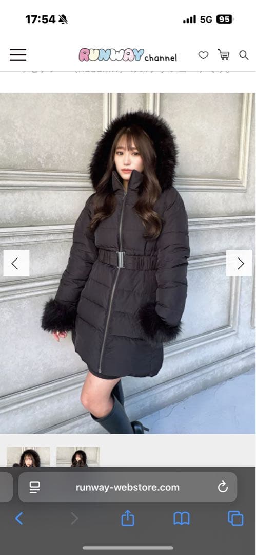 ファー付きブラックダウンジャケット