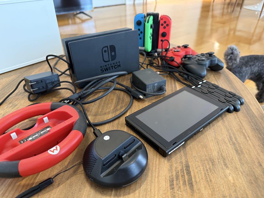 任天堂　Switch 本体　中古　ジョイコン4個　2020モデル