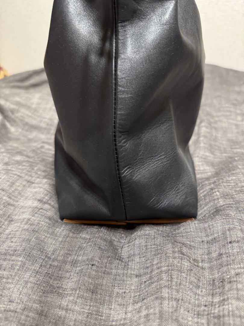 アエタ ショルダーバッグ美品 - 黒 巾着型