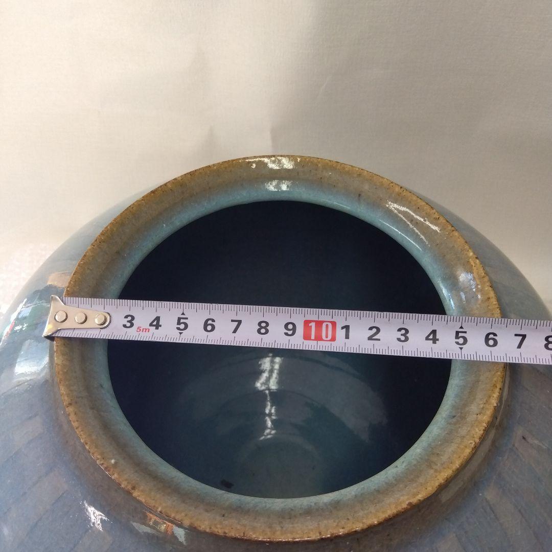 青色の球形陶器