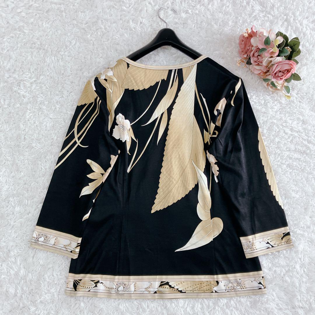美品✨レオナールスポーツ　カットソー　トリム　ロゴ入り　花柄　紺色　38/M レオナール 大きいサイズ カットソー Tシャツ 花柄 ペイズリー