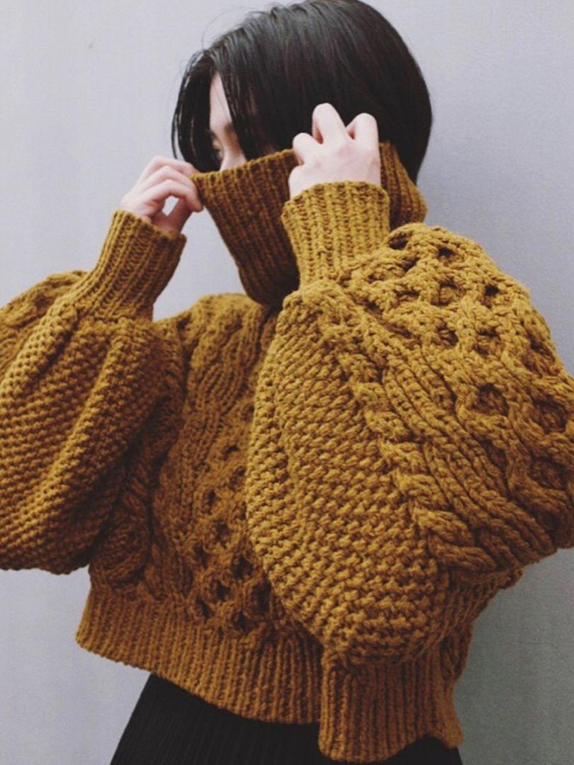 HAND CABLE SHORT KNIT TOPS