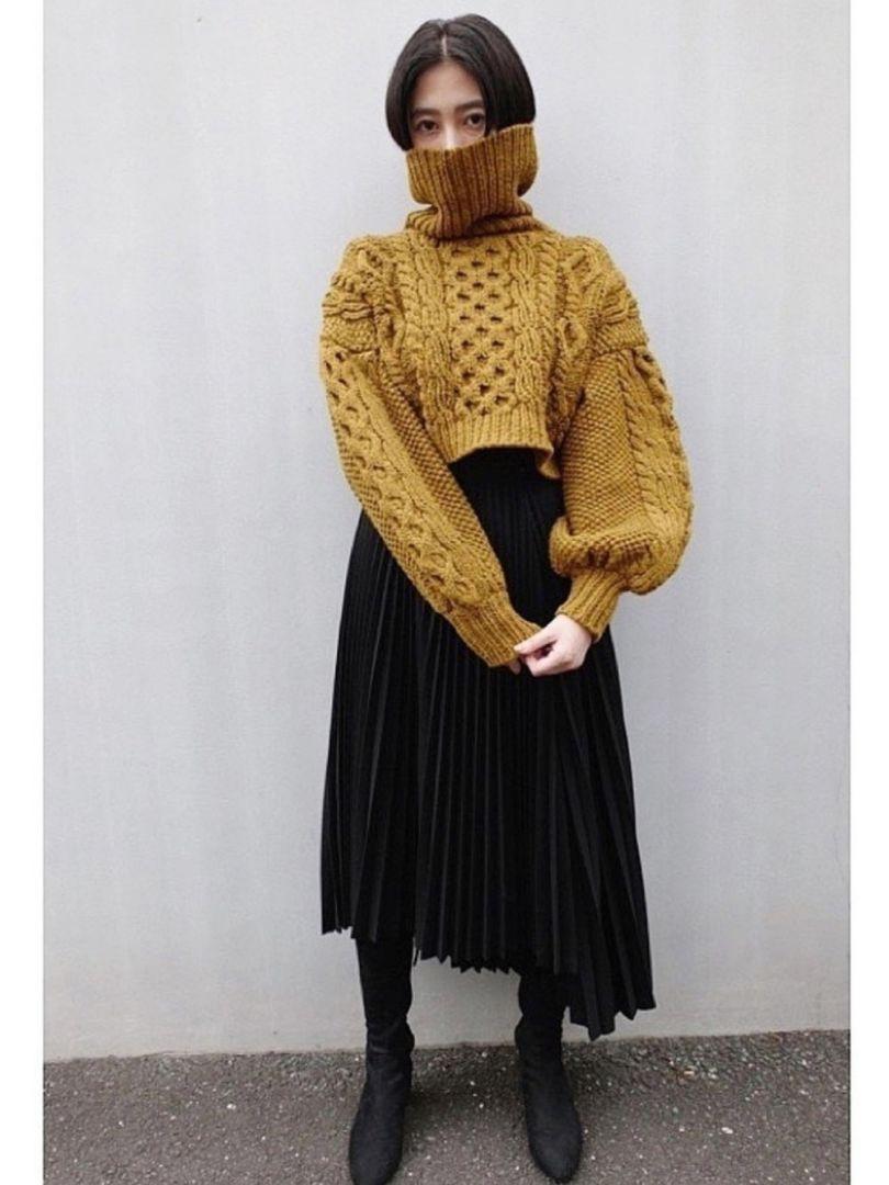 HAND CABLE SHORT KNIT TOPS