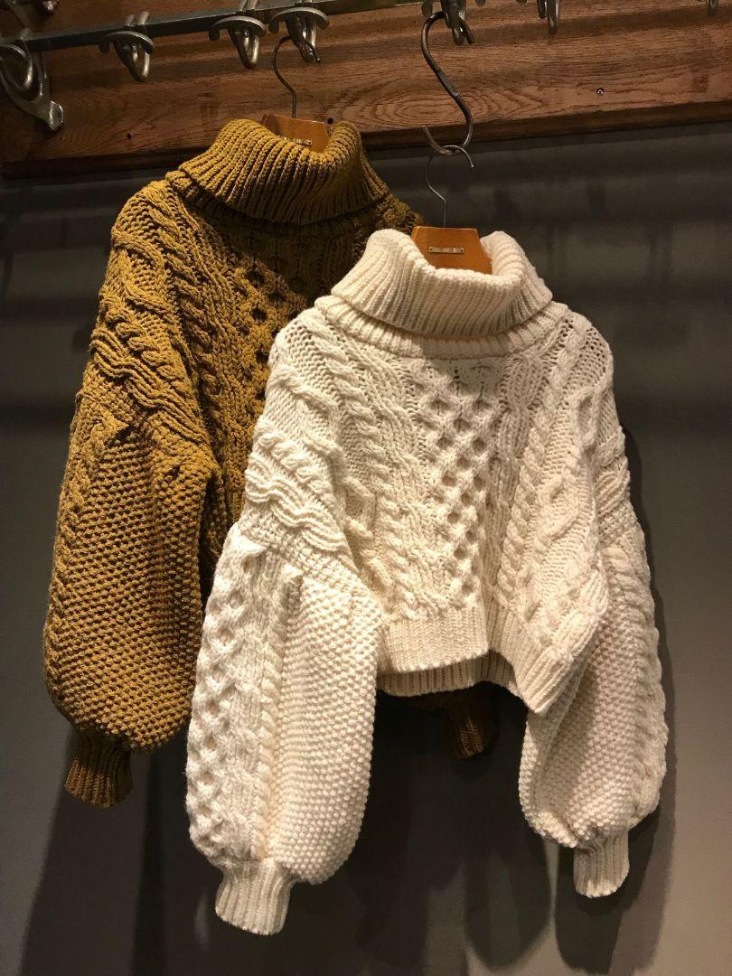 HAND CABLE SHORT KNIT TOPS