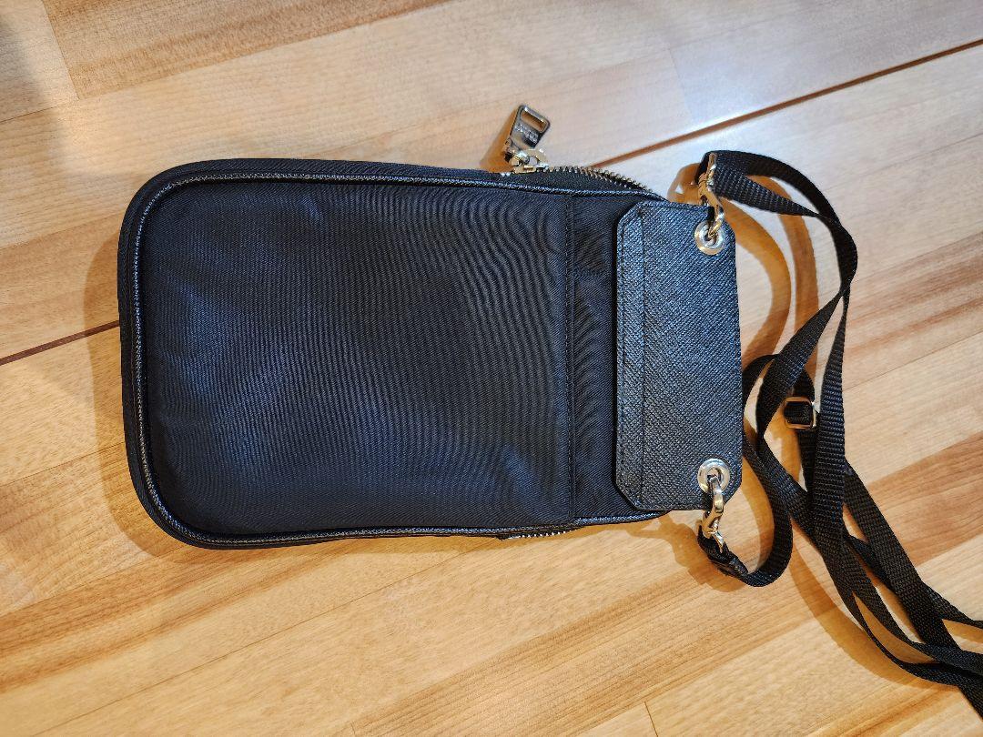 PRADA スマホショルダーバッグ ブラック