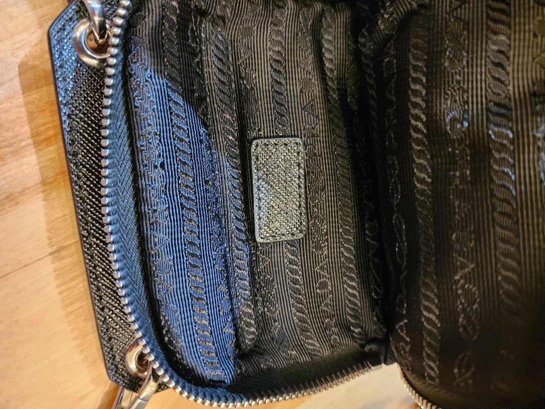 PRADA スマホショルダーバッグ ブラック