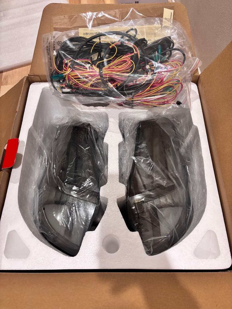 Valenti(ヴァレンティ)テールランプトヨタ 90系ヴォクシー Valenti(ヴァレンティ)テールランプトヨタ 90系ヴォクシー