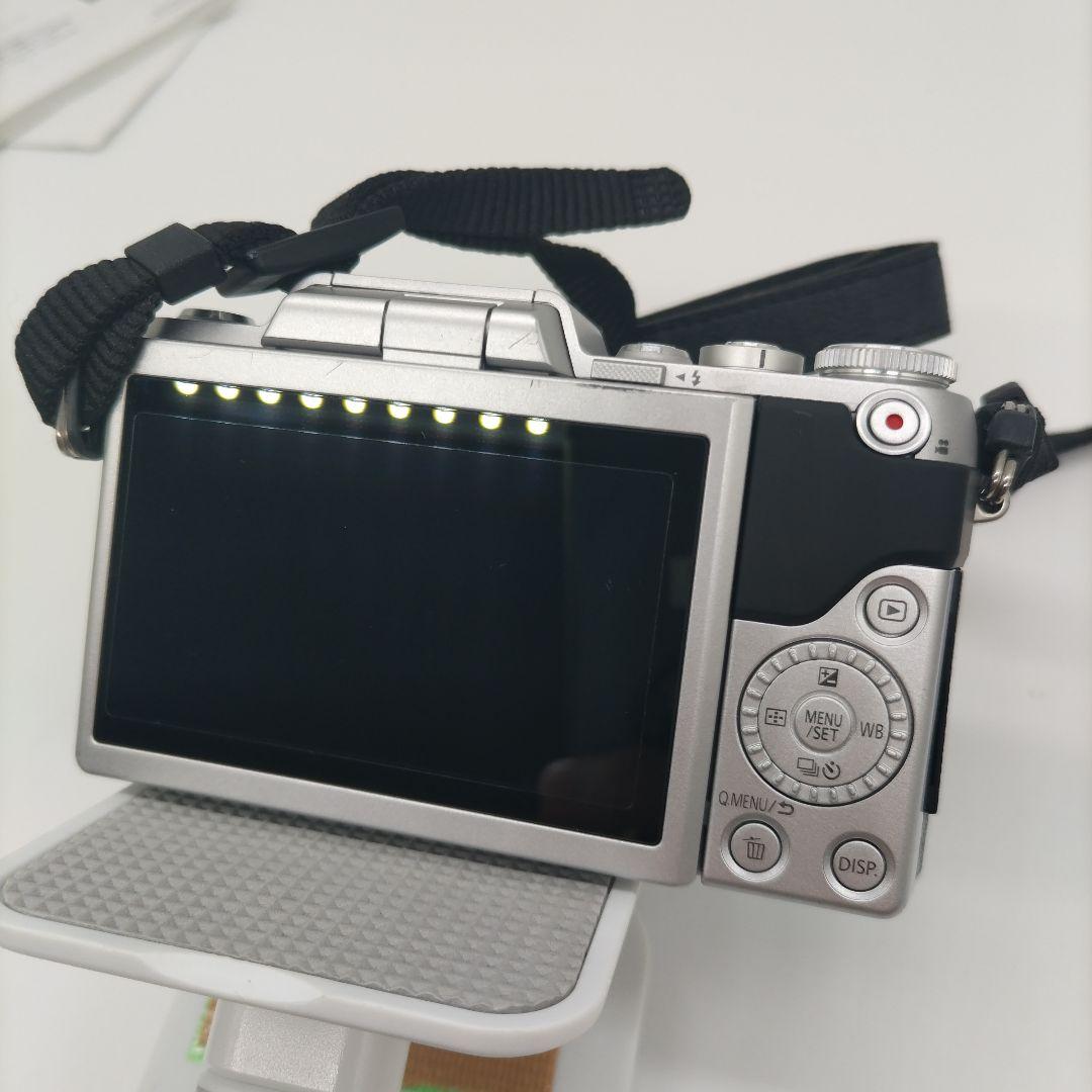 パナソニック LUMIX G DMC-GF7 ダブルズームレンズキット シルバー