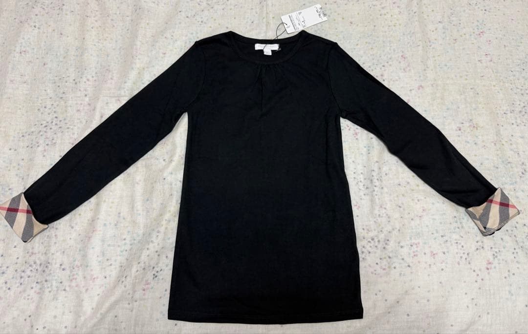 タグ付き新品　バーバリーチルドレン　長袖Tシャツ　10Y 140