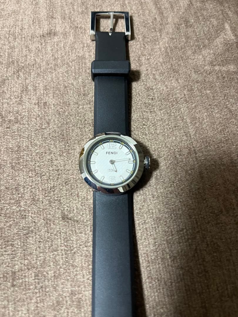 稼働中 FENDI アナログ腕時計 ブラックFendi