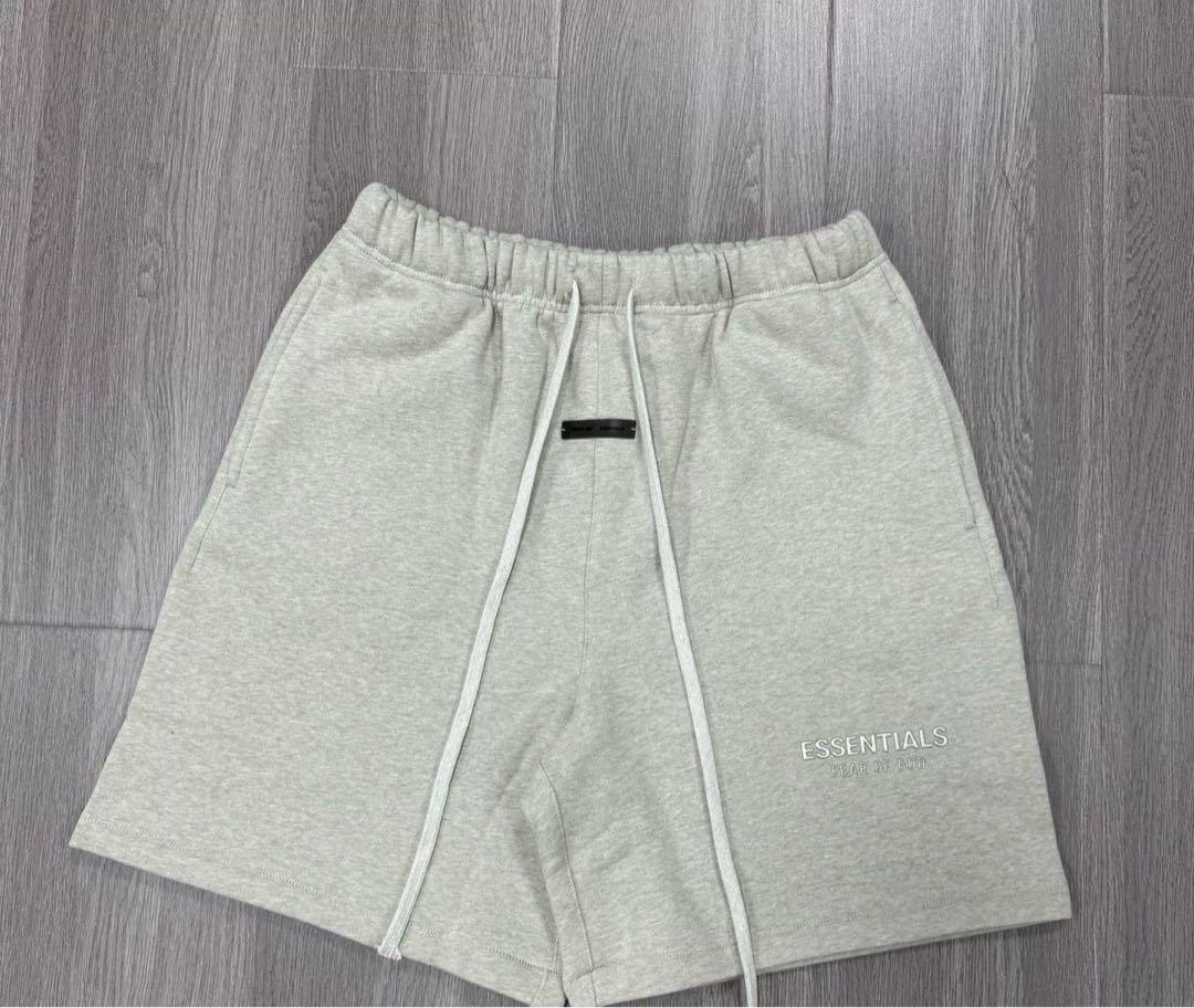 FOG ESSENTIALS グレーショートパンツ Mサイズ ESSENTIALS グレー ショートパンツ M - メルカリ