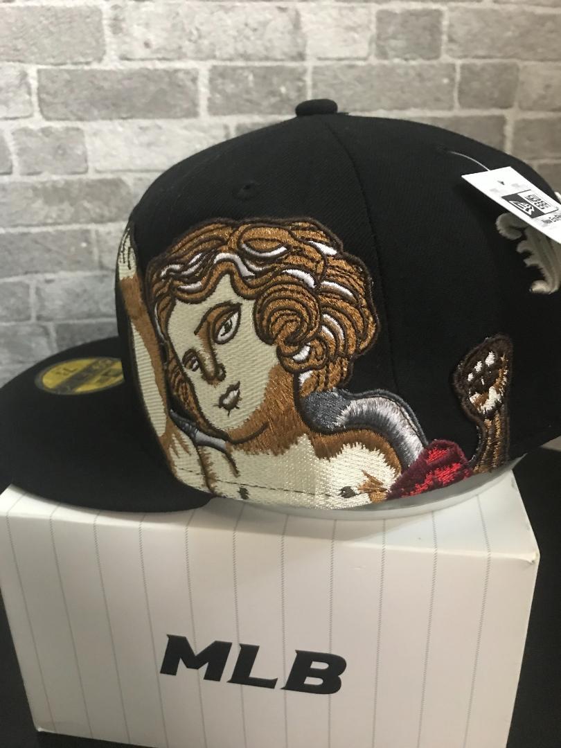 MLB名門NYヤンキースNEWERAアーティストコラボキャップ1/2BK