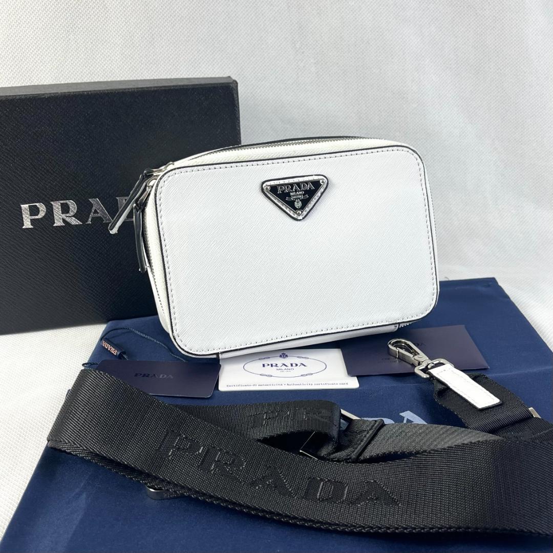 PRADA ホワイト メッセンジャーバッグ