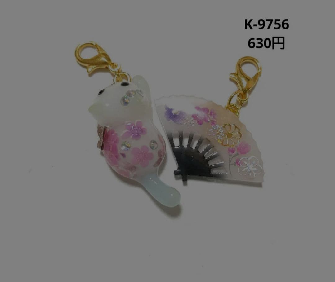 商品K-9756 じゃれ猫チャーム 和柄 桜 扇子
