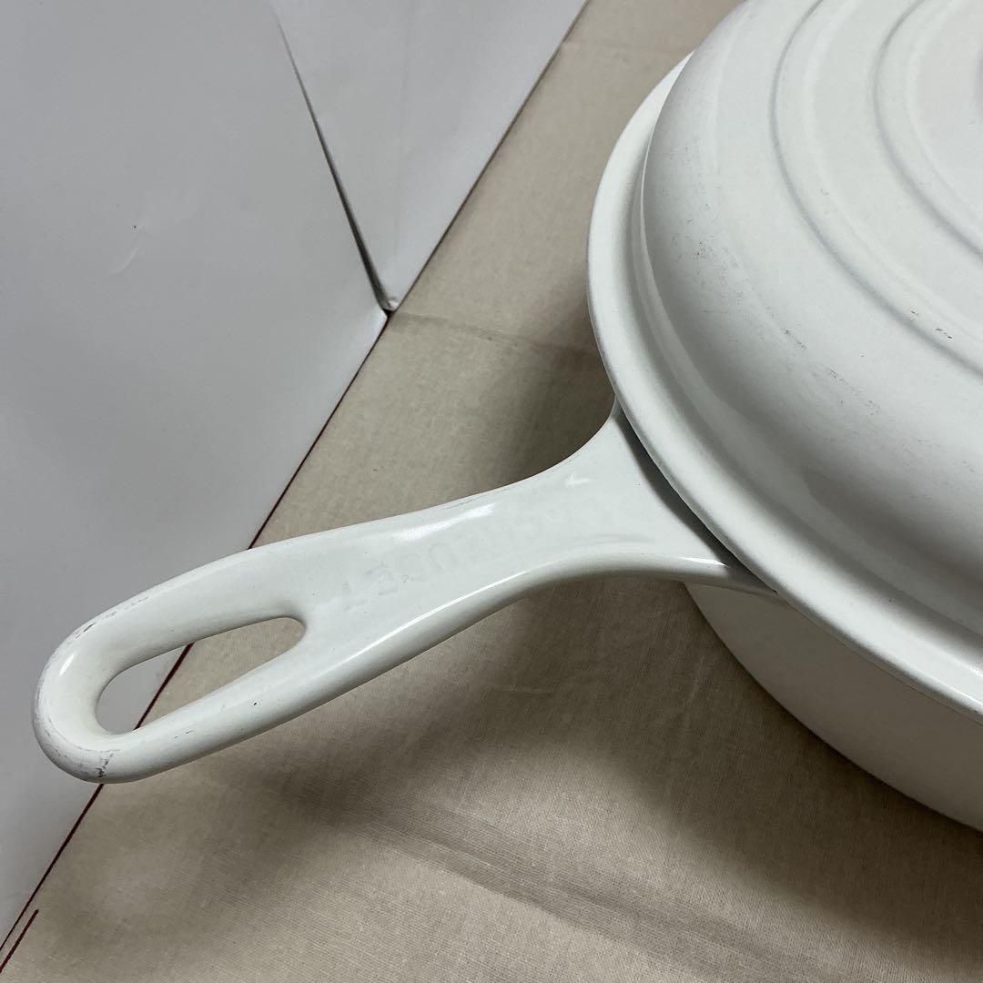 ルクルーゼ　シグニチャ シャローソースパン　26cm ホワイト　中古品