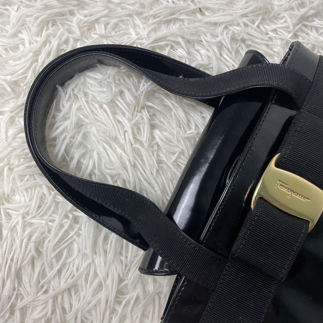 美品✨サルヴァトーレフェラガモ ハンドバッグ ヴァラ パテントレザー ブラック