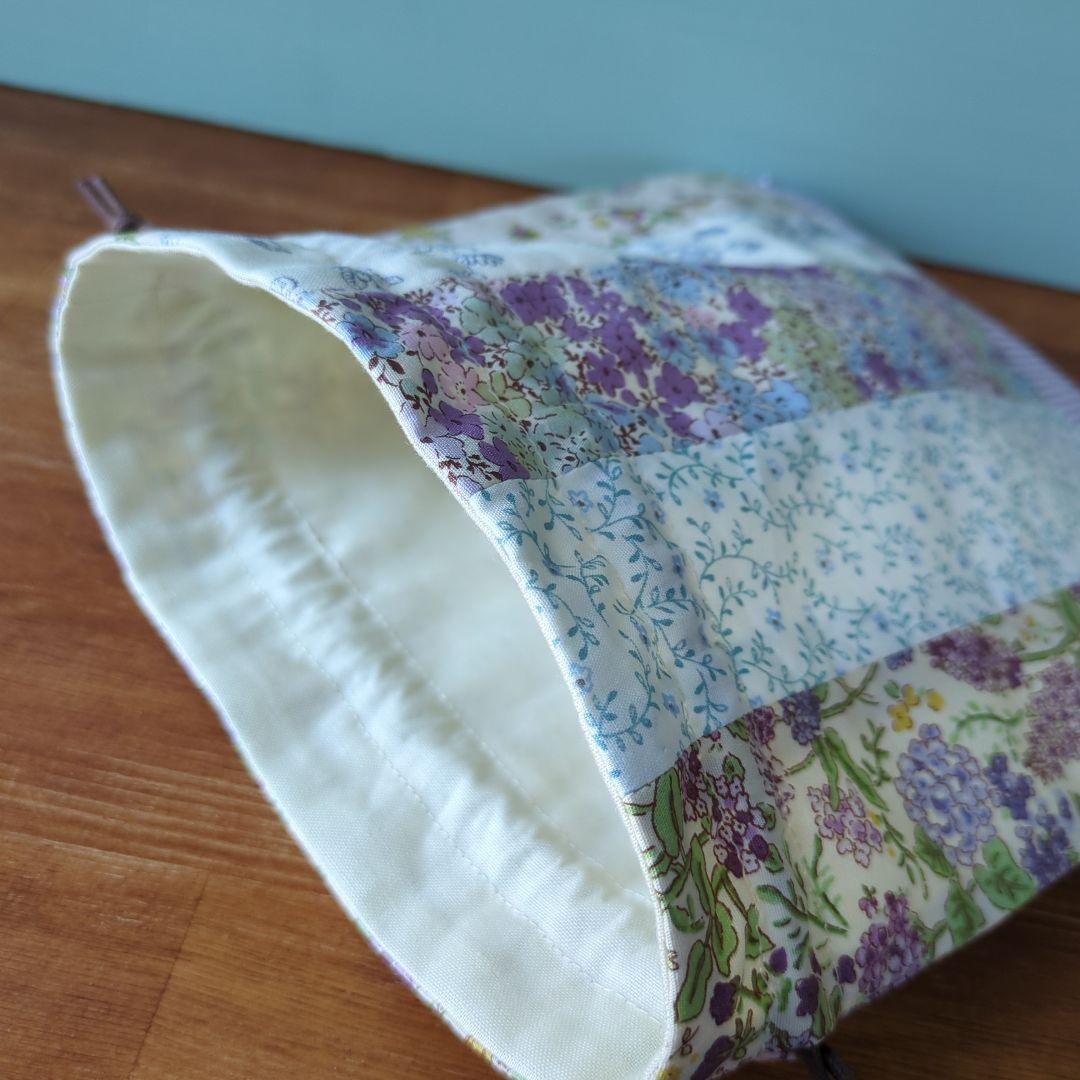ハンドメイド】パッチワークのキルト綿入巾着 ドット 花柄