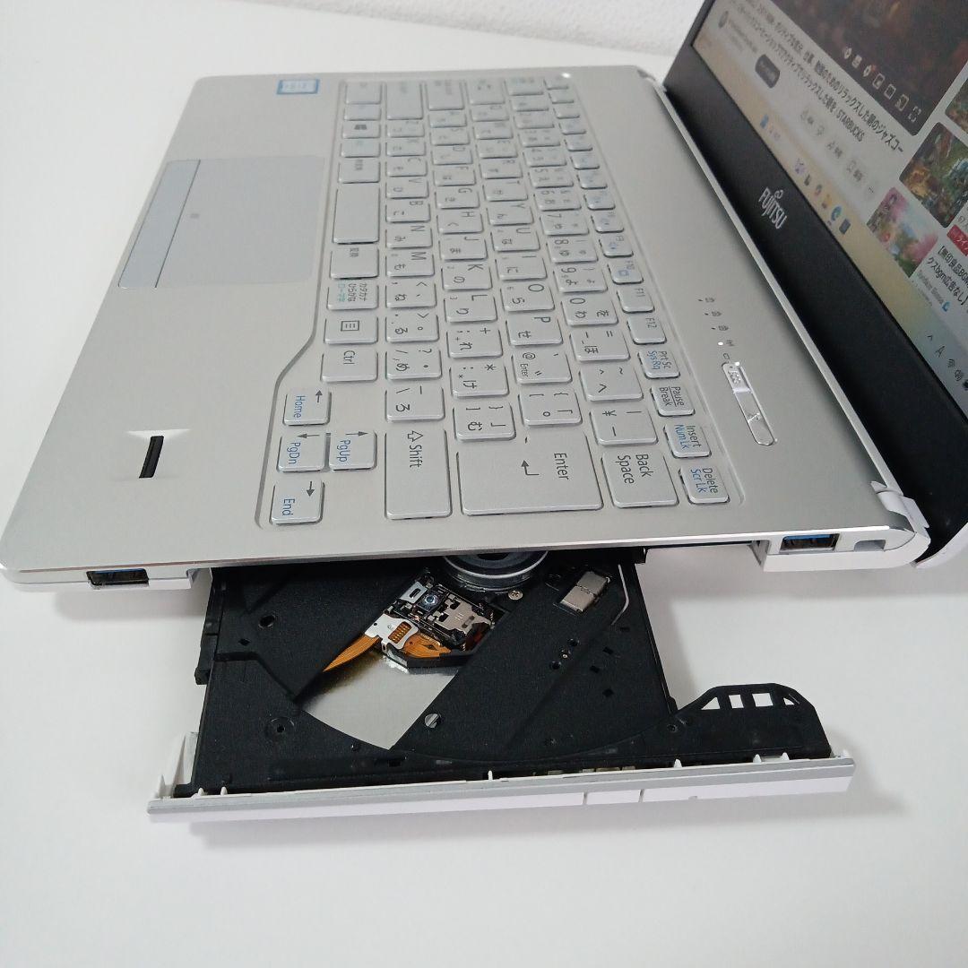 富士通/白/i5/フルHD/非光沢/メモリ8Gb/SSD128Gb