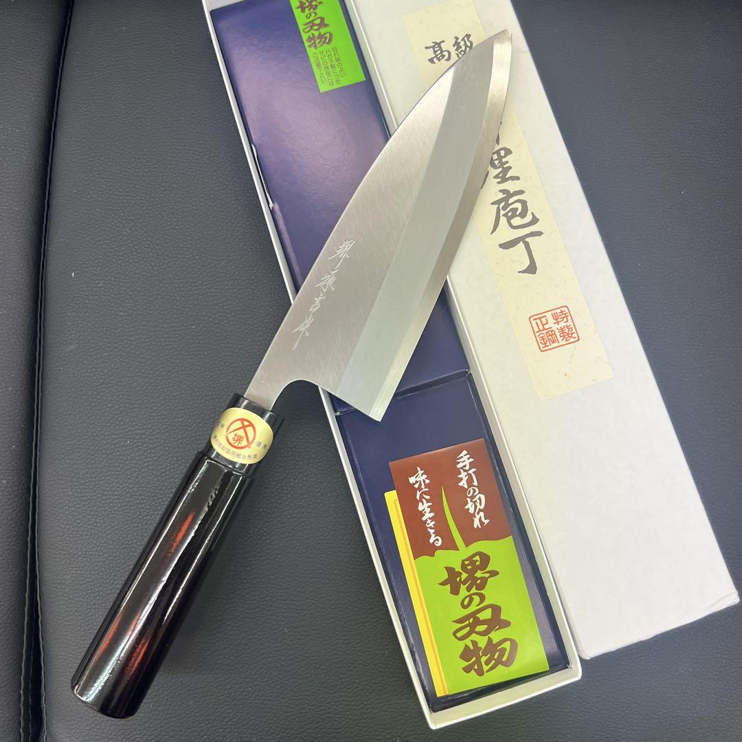 ★新品送料込★堺打刃物はがね鍛造出刃包丁180mm黒塗柄右片刃裏押し化粧箱入 ☆新品☆堺打刃物はがね鍛造出刃包丁180mm黒塗柄右片刃裏押し堺