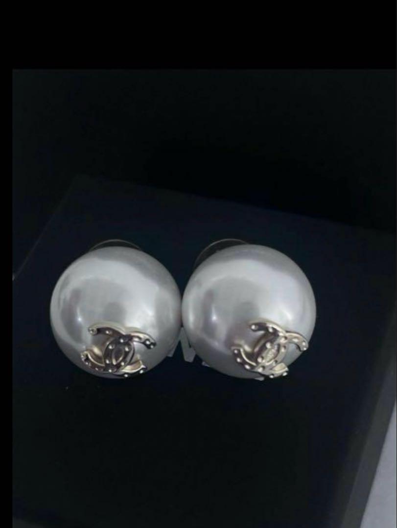 CHANEL パールスタッドピアス ボックス付き CHANEL パールスタッドピアス 専用ボックス付き