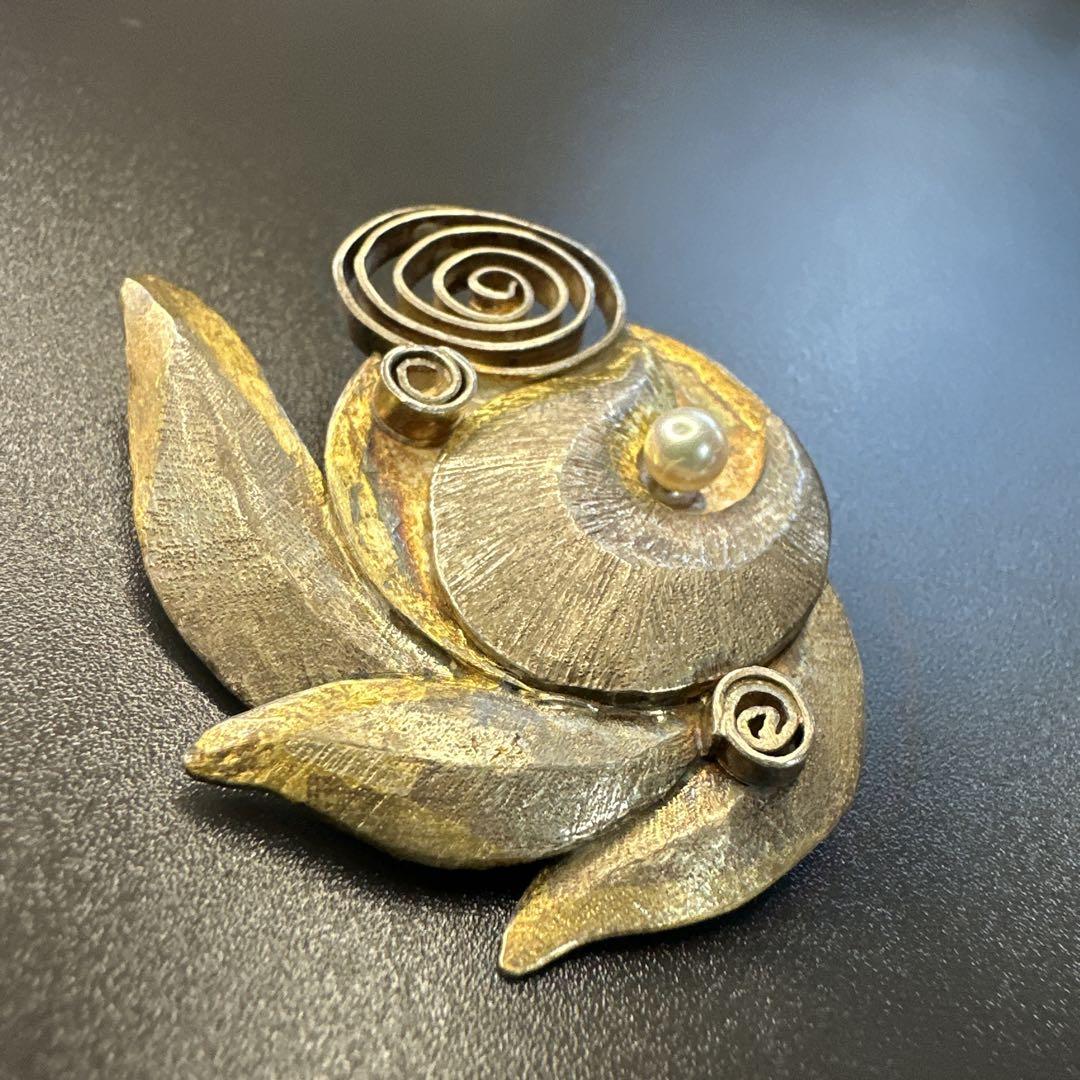 人気の新作 vintage】ハンドメイド ブローチ 葉と渦巻きデザイン 幾何学 アクセサリー