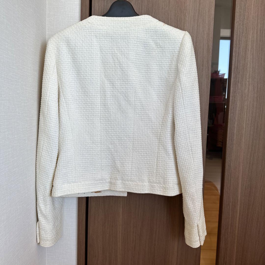 人気ブランドからコーディネートを探す 正規品 匿名配送］CHANEL ジャケット 38 - メルカリ ノーカラージャケット