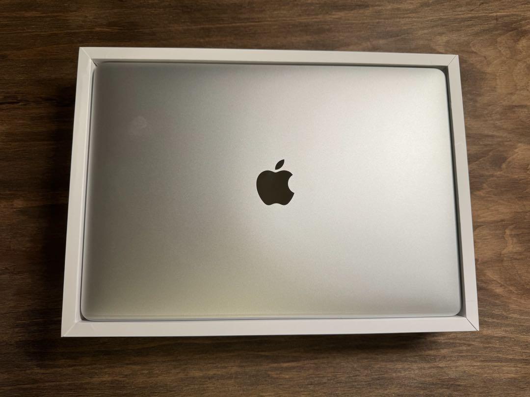 Macbook Pro 13.3インチ シルバー Retina ディスプレイ 54,600円