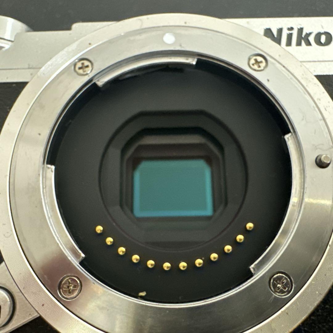 NIKON 1 J5 Wレンズキット SILVER レザーケース付き