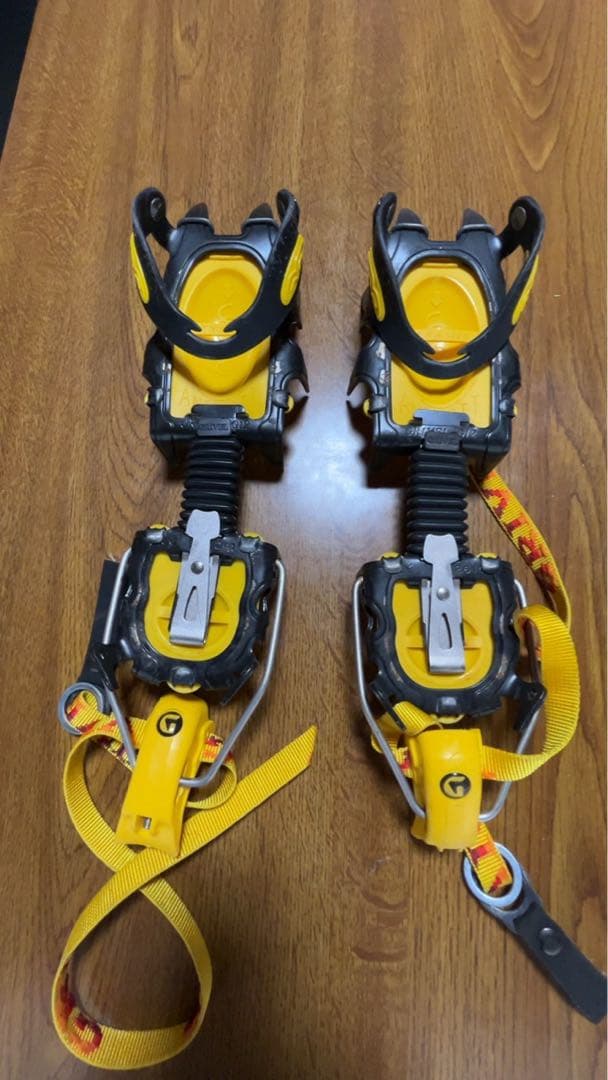 グリベル アイゼン傷や汚れあり