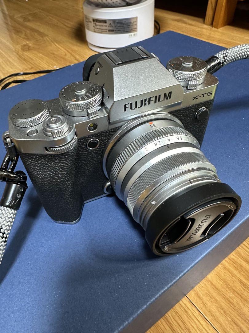 FUJIFILM X-T5 シルバー、XF35mm F2 R WR シルバー