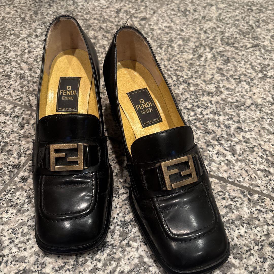 FENDI ブラック ローファー