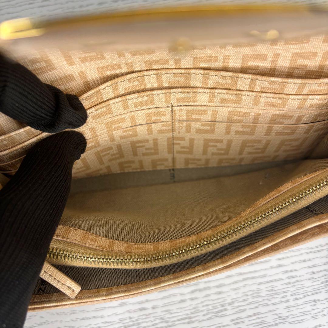 極美品 FENDI フェンディ 財布 二つ折り S66441