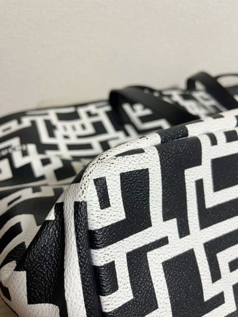 布袋寅泰 × タケオキクチ トートバッグ | tehenuilodge.co.nz