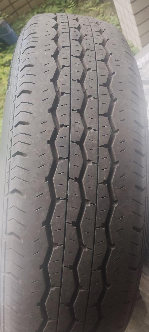ハイエース15インチ タイヤ・ホイールセット新車外し