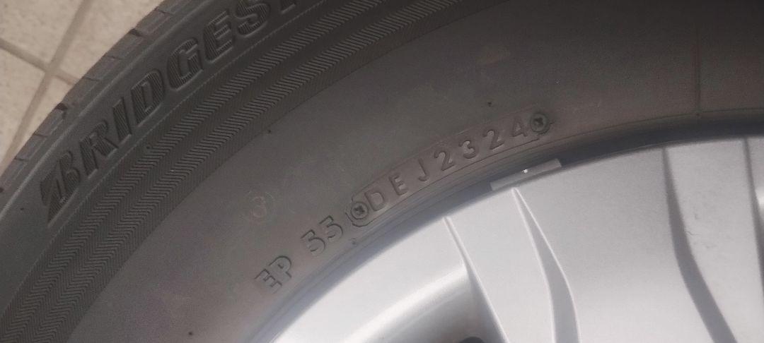 ハイエース15インチ タイヤ・ホイールセット新車外し