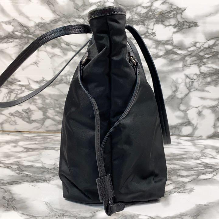 ハンドバッ⇃ 極美品✨プラダ ロゴ金具 ブラック SIltw-m43503988536 テスートナイロン×レザー トートバッグ ルダー