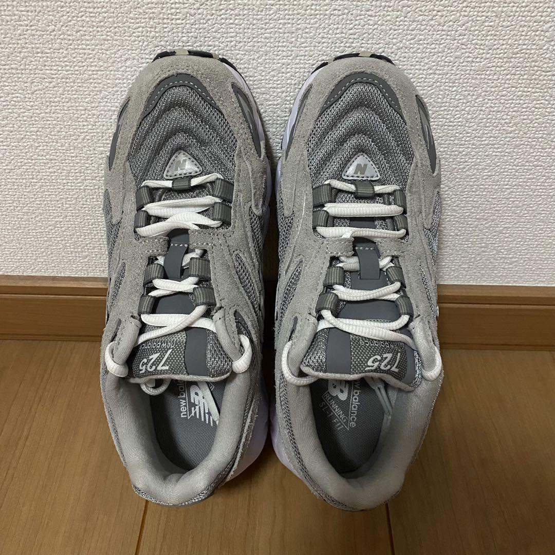 本日限定値下げ 未使用 New Balance 725 グレー 23.5センチ