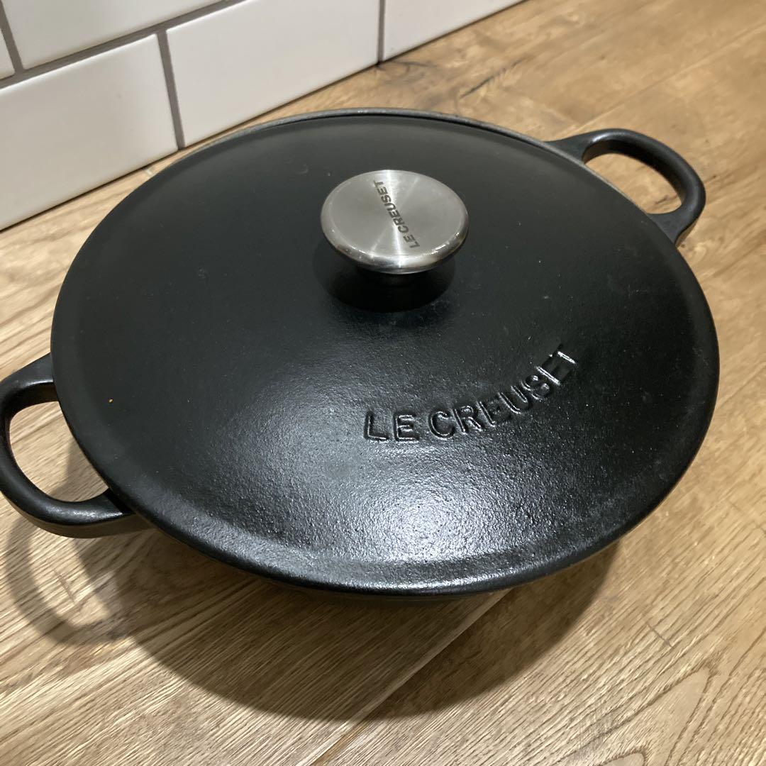 ル・クルーゼ(Le Creuset) 22 cm マットブラックホーロー鍋