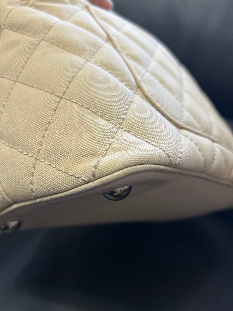 Chanel ベージュ キルティング ハンドバッグ