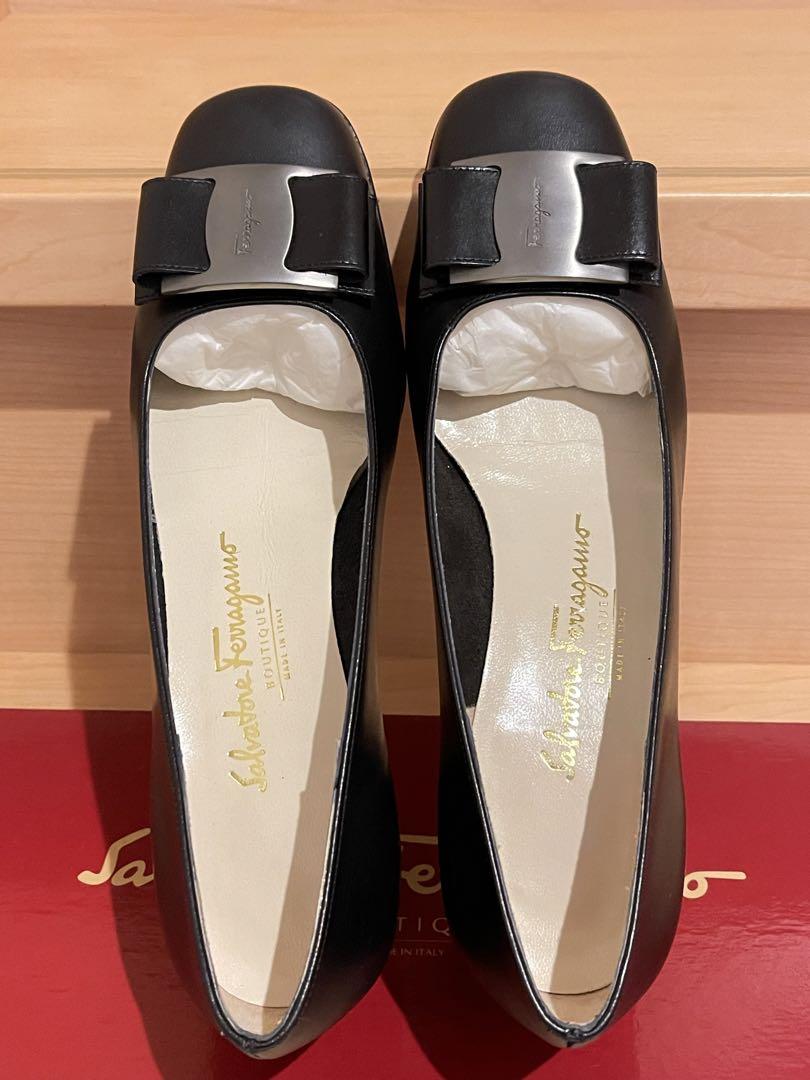 Salvatore Ferragamo ブラックフェラガモパンプス黒