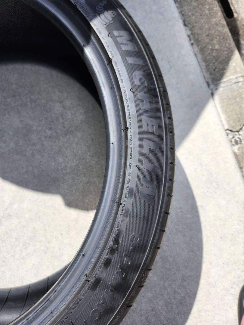 クラウンスポーツ　235/45R21　4本セット　タイヤ