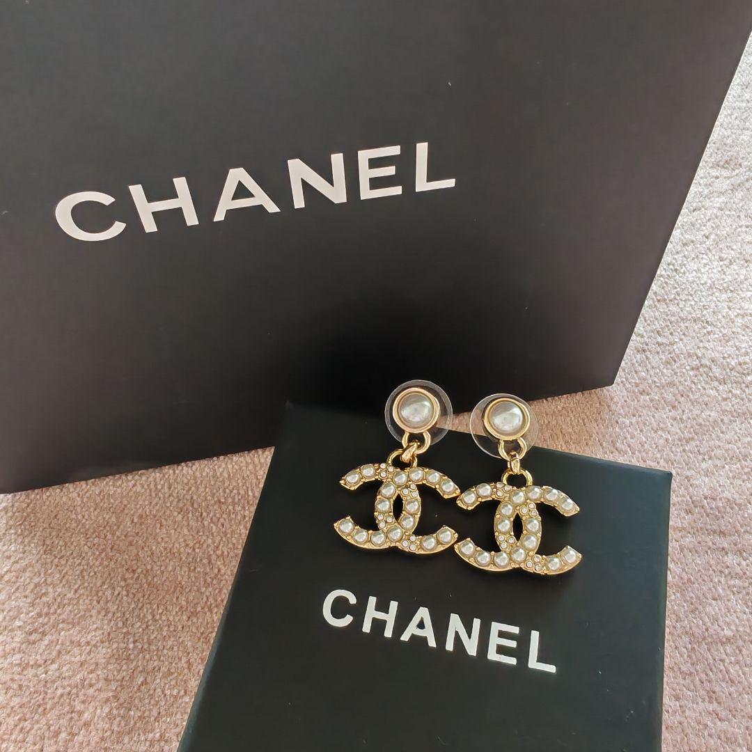 CHANEL CC スタッドピアス パールが可愛らしい♪