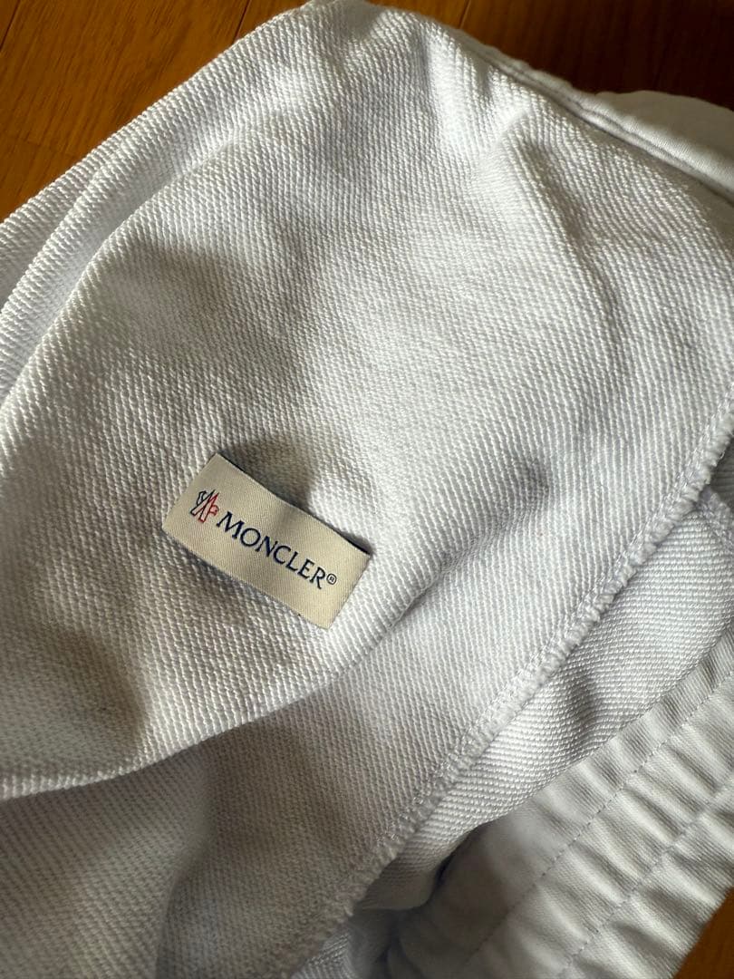 しみ抜き出来る人限定　モンクレールショートパンツ