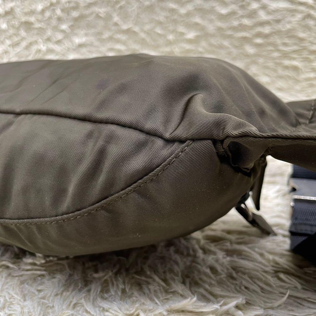 ◆良品◆ PRADA ウエストバッグ 三角ロゴ ナイロン