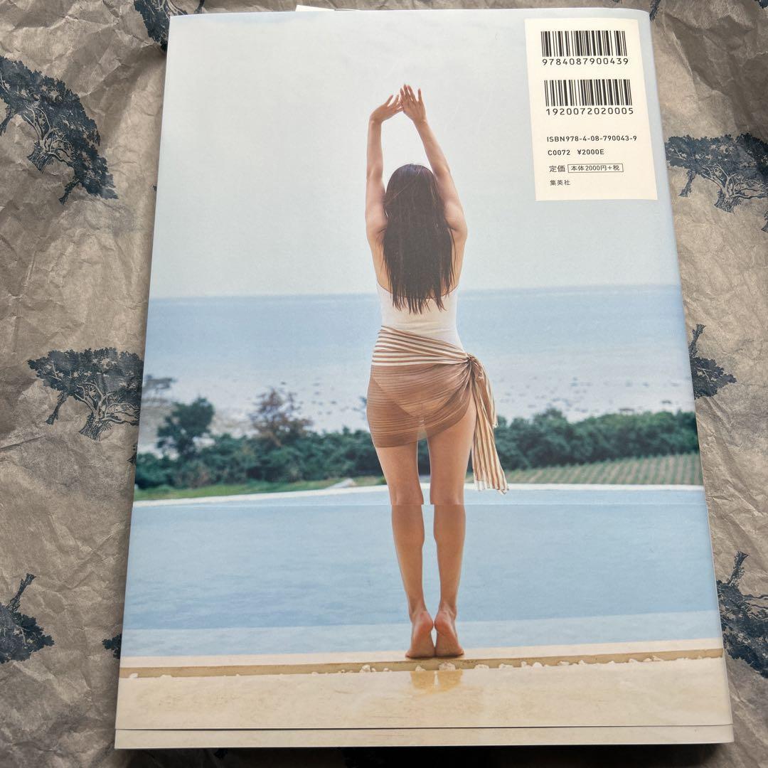 鷲見玲奈ファースト&ラスト写真集 『すみにおけない』　サイン本　新品未使用